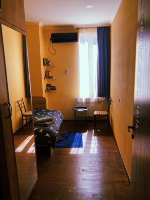 Home Away Home In Heart Of 第比利斯 外观 照片